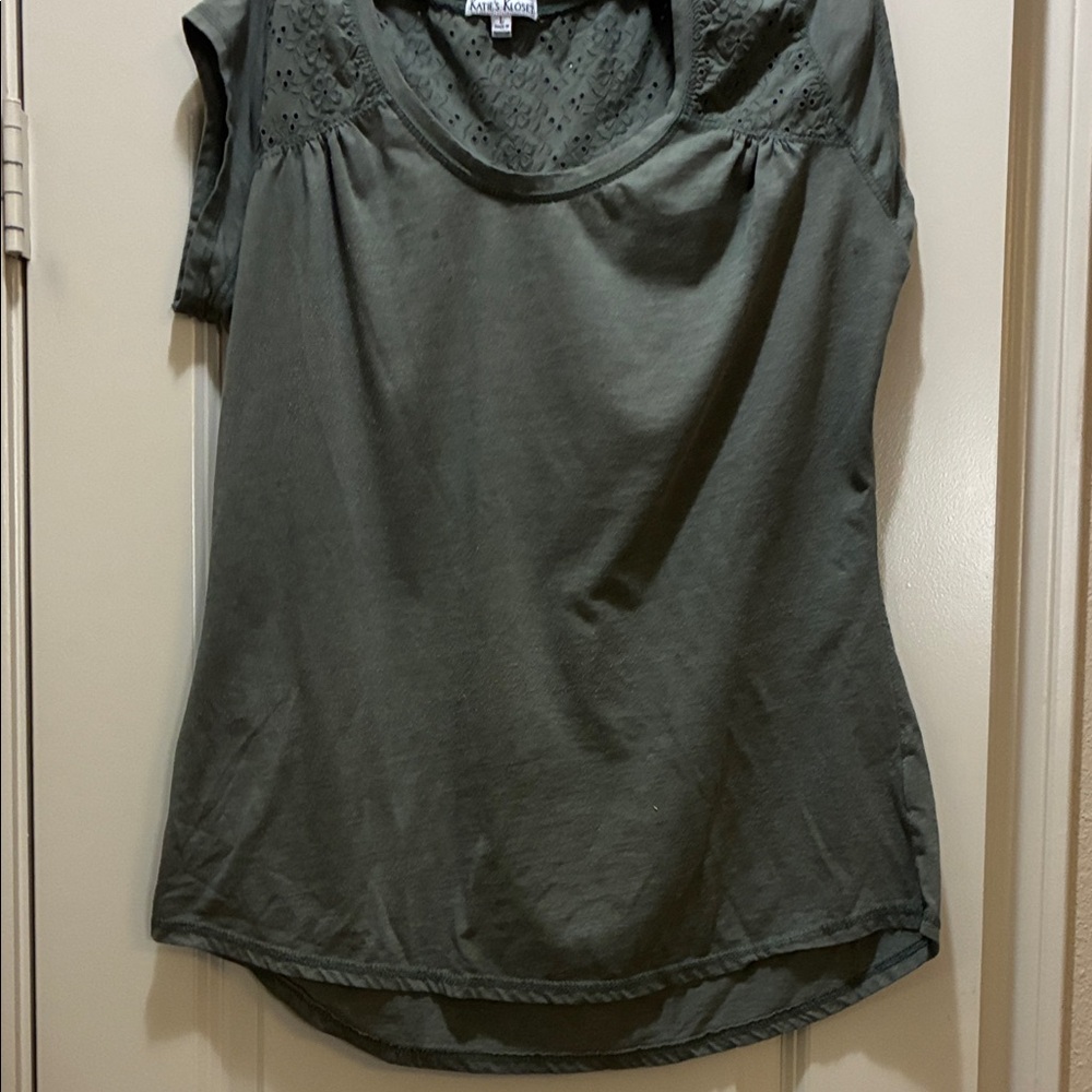 Anna & Ava Forest Green Lace Short Sleeve Top